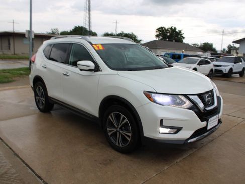 Used 2017 Nissan Rogue SL AWD/4WD image 2