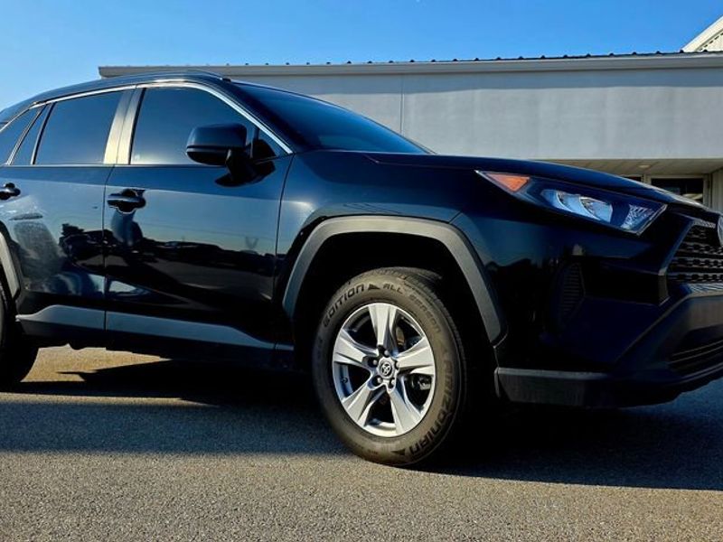 Used 2022 Toyota RAV4 LE image 1