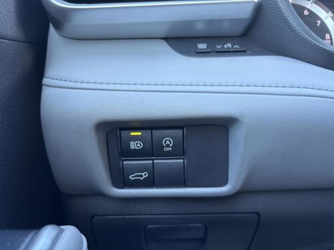 Used 2023 Toyota Highlander LE image 21