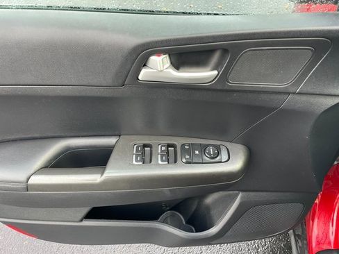 Used 2018 Kia Sportage LX image 13
