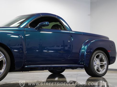 Used 2005 Chevrolet SSR w/ Preferred Equipment Group RWD image 23
