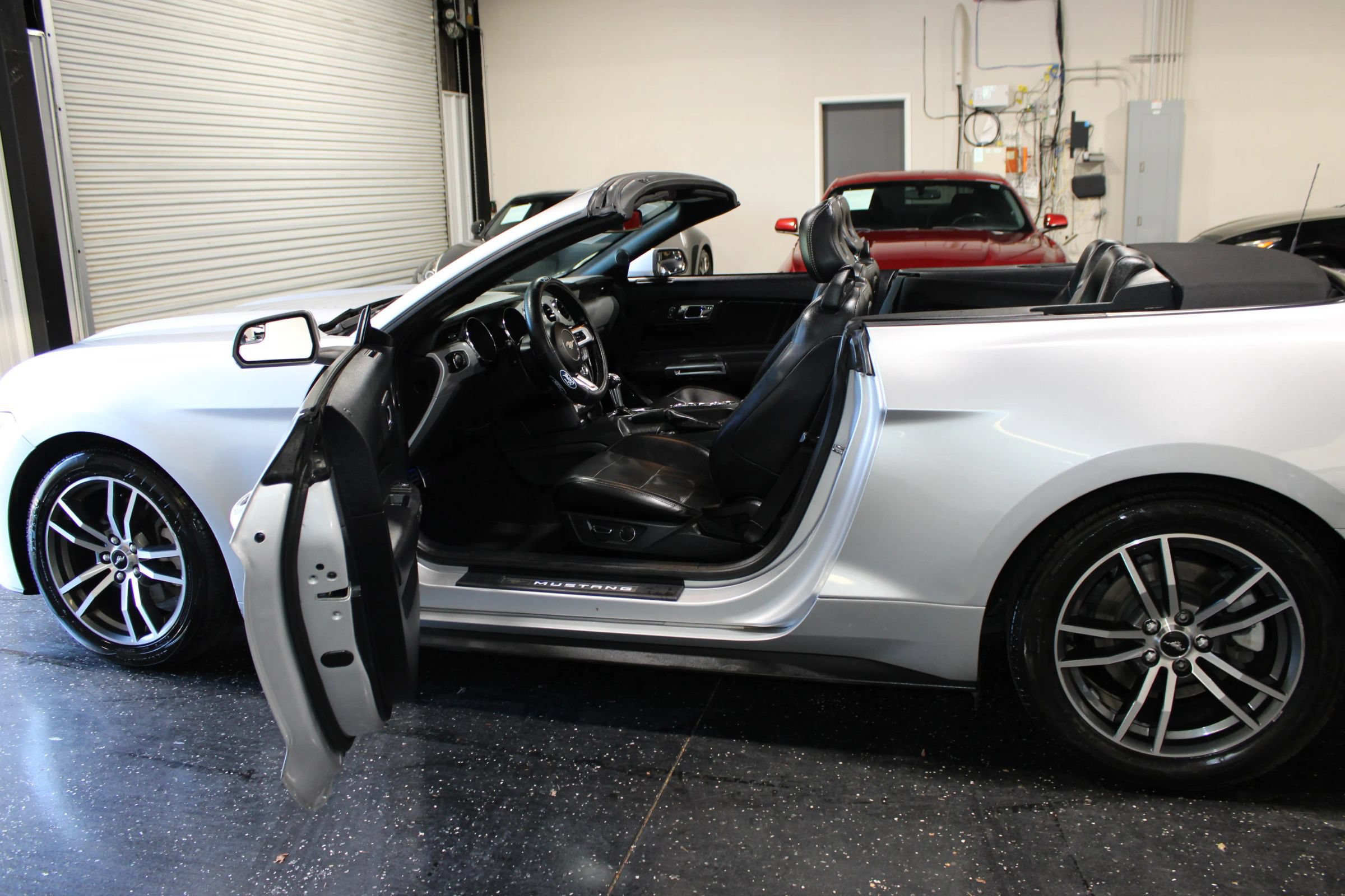 Used 2016 Ford Mustang Convertible RWD image 29