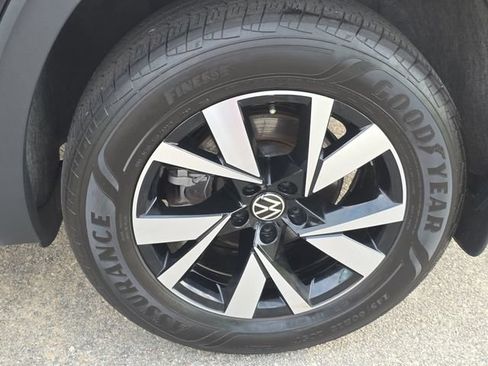 Used 2023 Volkswagen Atlas Cross Sport SE AWD/4WD image 32