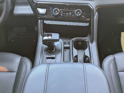 Used 2024 GMC Sierra 1500 AT4 w/ Technology Package AWD/4WD image 19