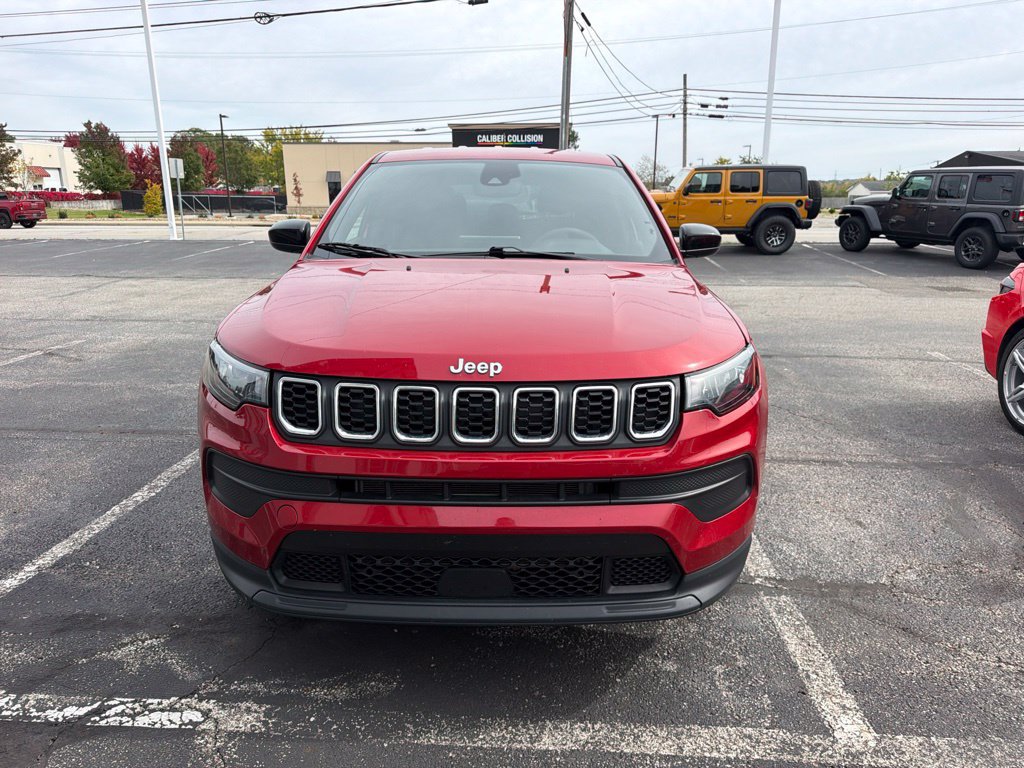 Used 2024 Jeep Compass Sport AWD/4WD image 2