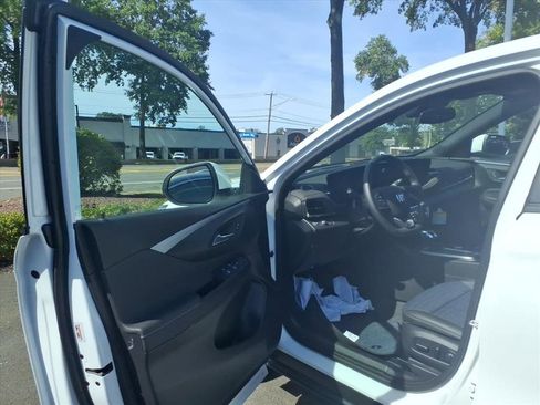 Used 2025 Buick Envista Sport Touring w/ Convenience I Package FWD image 8
