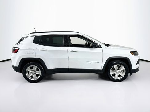 Used 2022 Jeep Compass Latitude w/ Sun and Sound Group FWD image 4