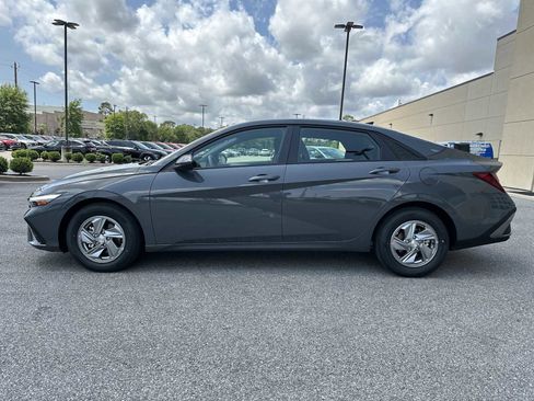 New 2026 Hyundai Elantra SE FWD image 4