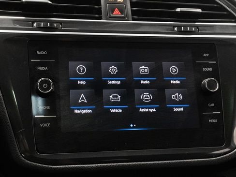 Used 2023 Volkswagen Tiguan SE w/ Panoramic Sunroof Package FWD image 20