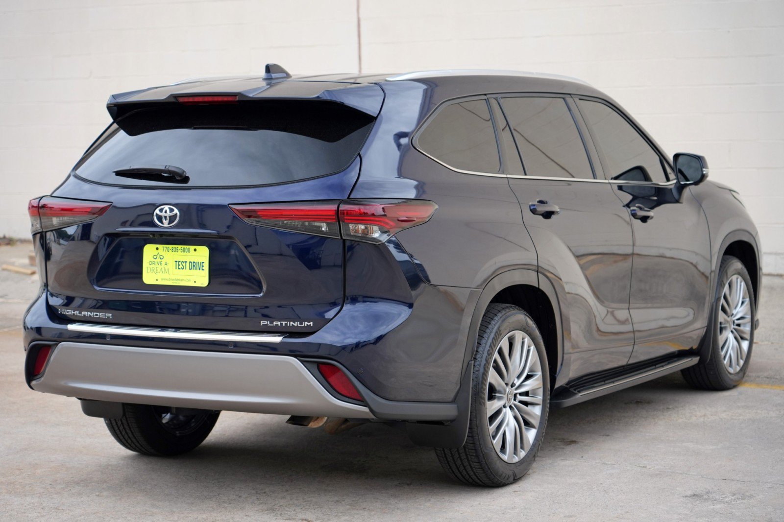 Used 2024 Toyota Highlander Platinum FWD image 56