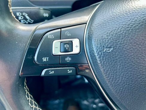 Used 2021 Volkswagen Tiguan SEL AWD/4WD image 17