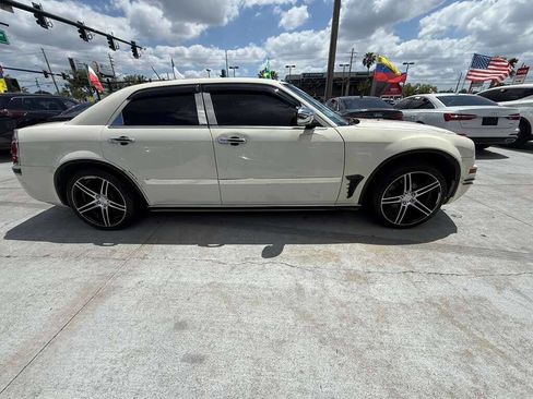 Used 2008 Chrysler 300 LX RWD image 2