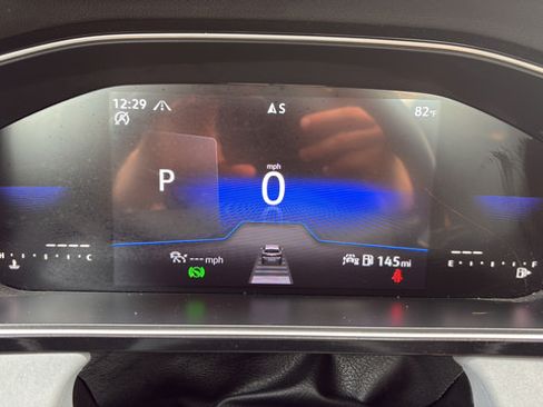 Used 2025 Volkswagen Jetta SE FWD image 11