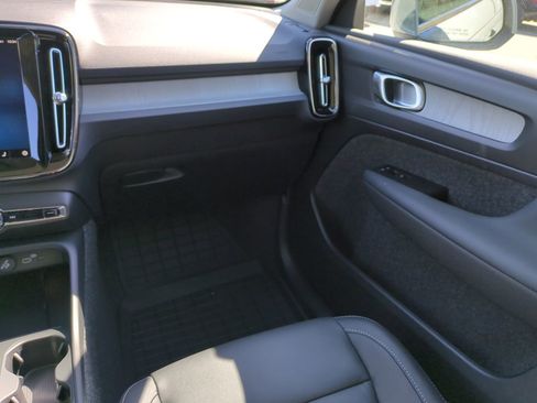 New 2025 Volvo XC40 B5 Core w/ Protection Package Premier image 16