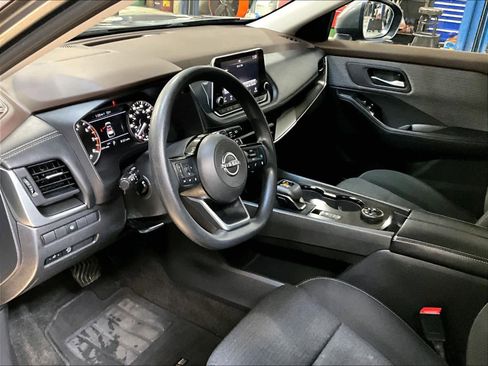 Used 2023 Nissan Rogue SV image 8