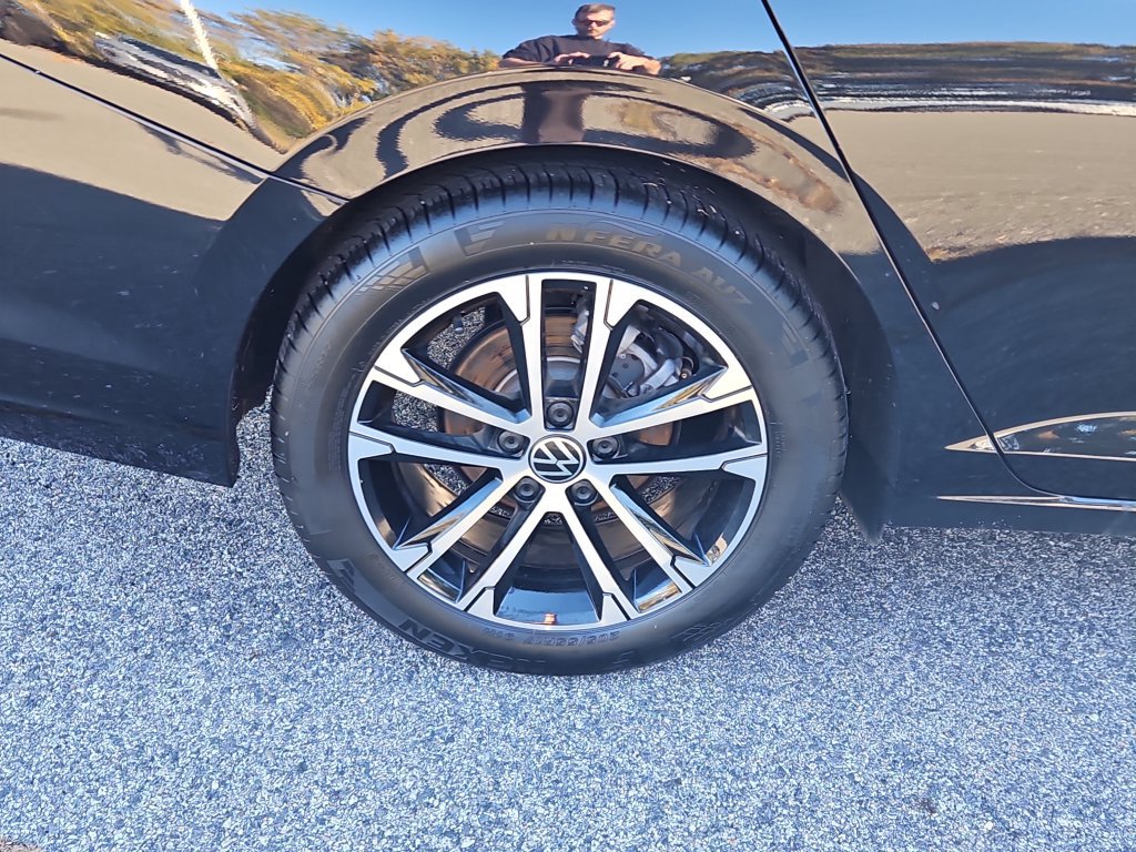 Certified 2025 Volkswagen Jetta Sport FWD image 9