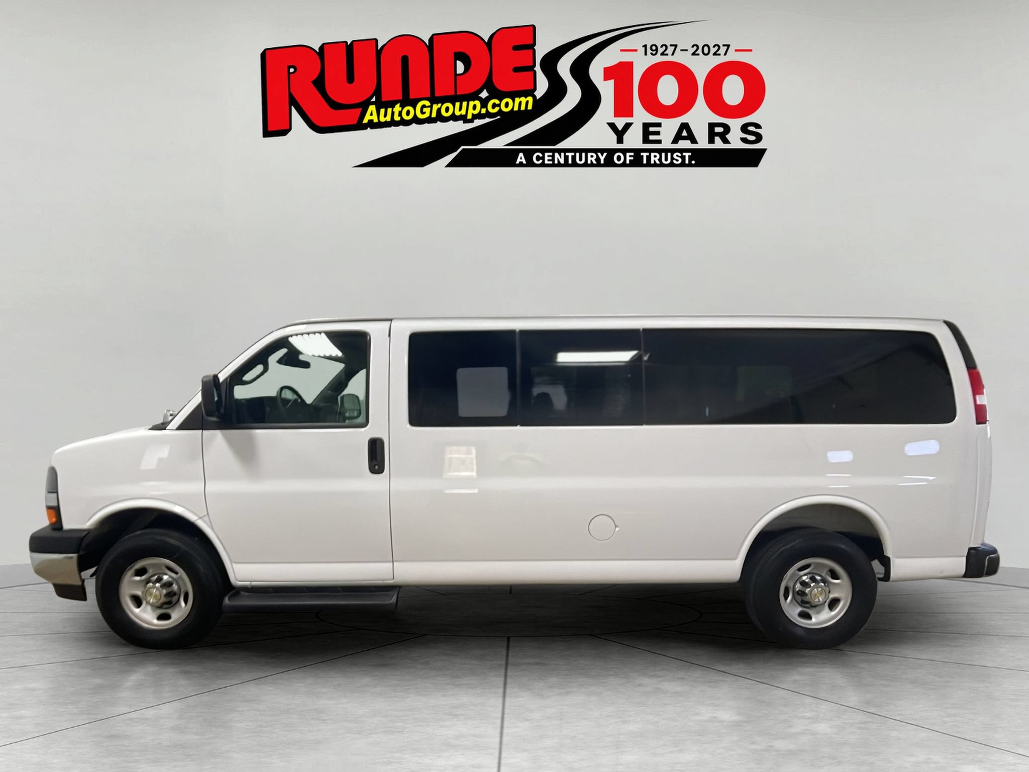 Used 2025 Chevrolet Express 3500 LT w/ LT Preferred Equipment Group RWD image 2