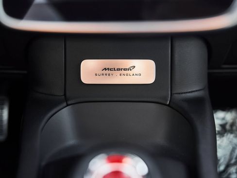Used 2024 McLaren Artura RWD image 45