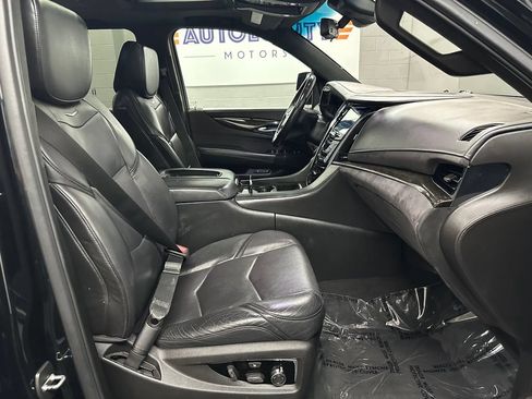 Used 2017 Cadillac Escalade Platinum AWD/4WD image 19