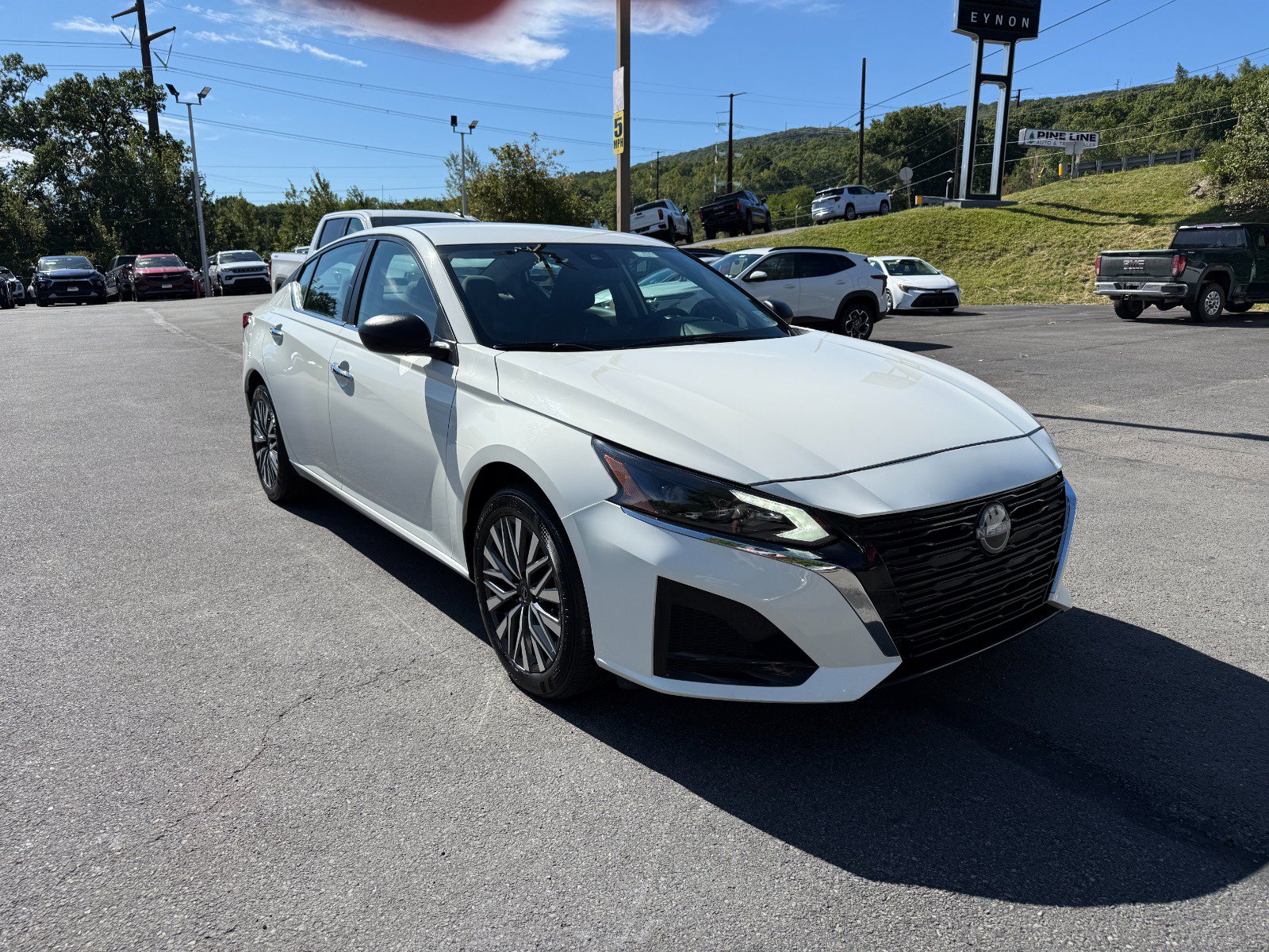 Used 2025 Nissan Altima 2.5 SV AWD/4WD image 7