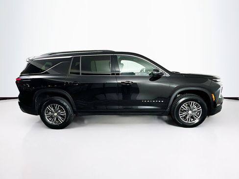 Used 2025 Chevrolet Traverse LT image 10