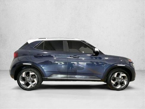 Used 2020 Hyundai Venue FWD image 5