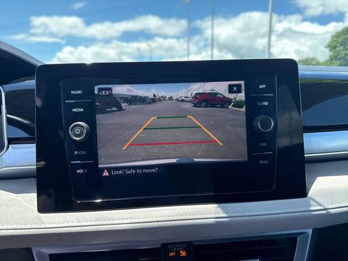 Used 2025 Volkswagen Taos SE AWD/4WD image 30