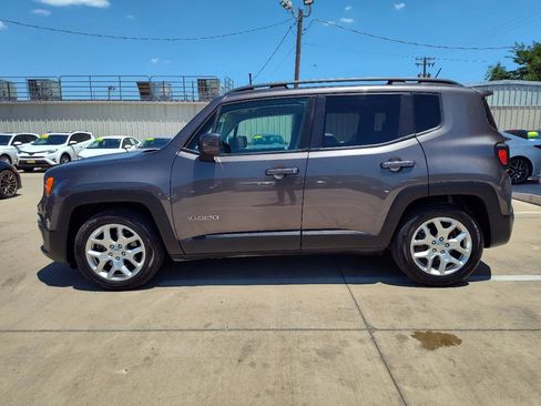 Used 2016 Jeep Renegade Latitude FWD image 7