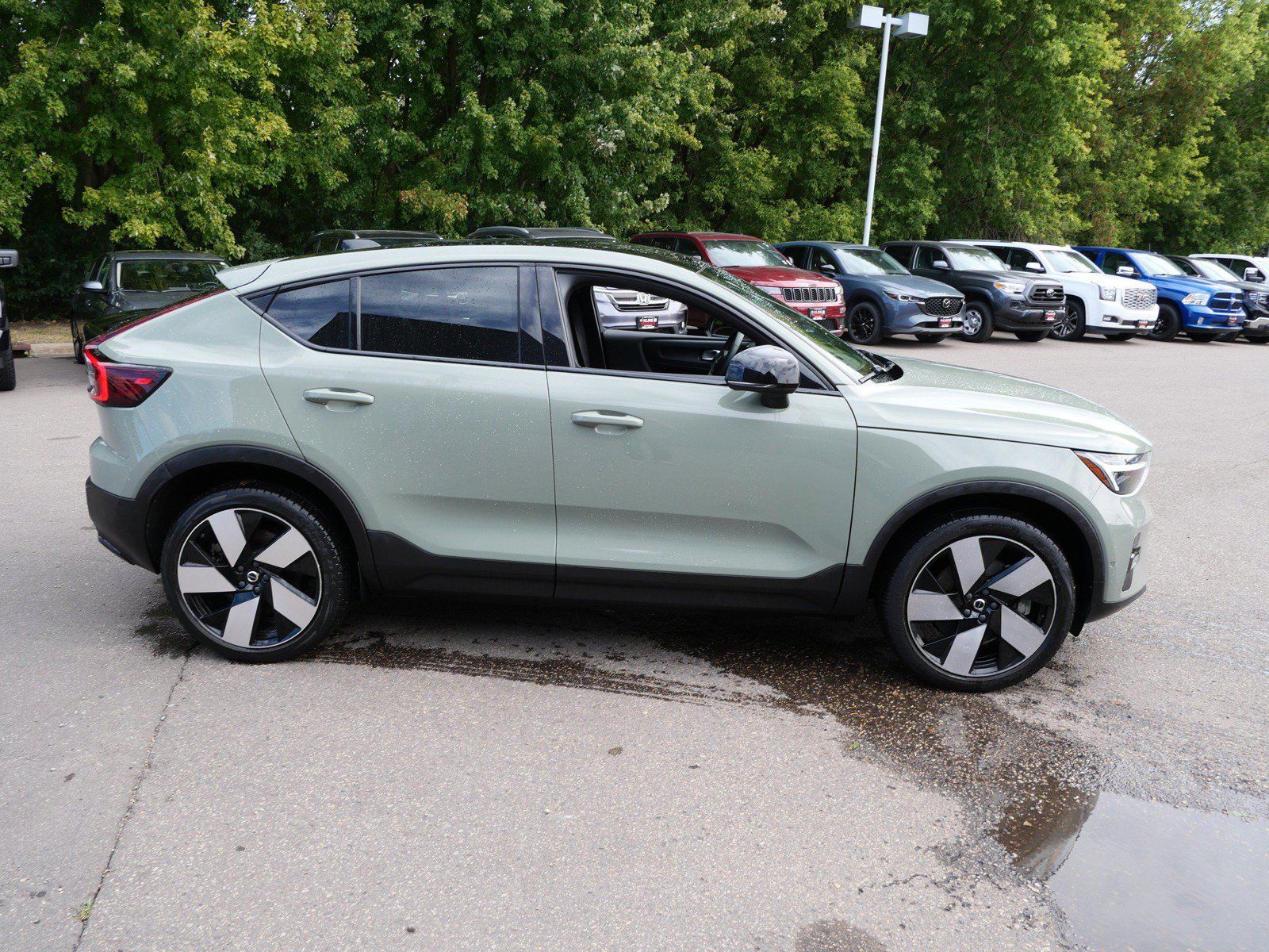 Used 2023 Volvo C40 P8 Recharge Ultimate w/ Protection Package Premier AWD/4WD image 8
