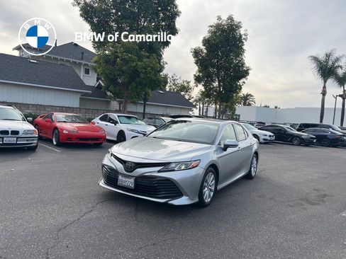 Used 2018 Toyota Camry LE image 1