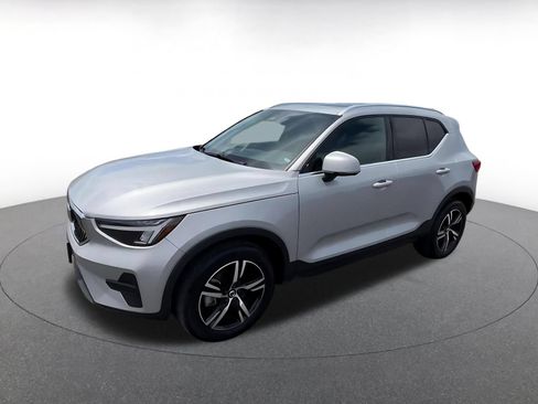 Used 2024 Volvo XC40 B5 Core AWD/4WD image 8
