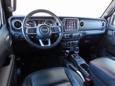 Certified 2022 Jeep Wrangler Unlimited Sahara w/ Cold Weather Group image 4