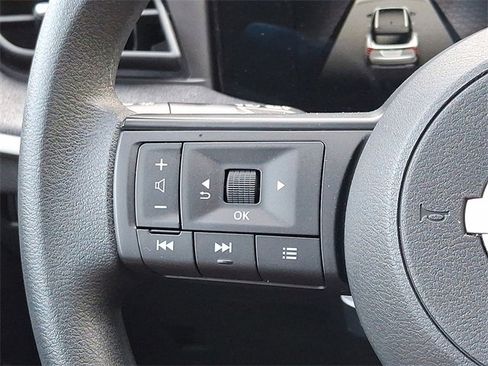 Used 2025 Nissan Kicks SV image 17