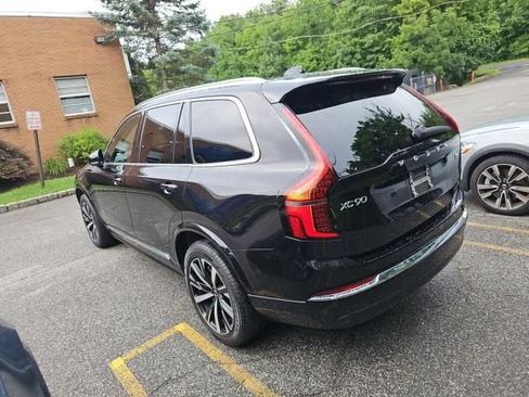 Used 2025 Volvo XC90 B5 Core AWD/4WD image 3