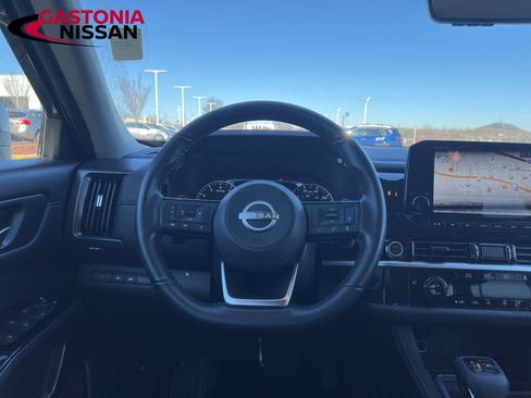 Used 2024 Nissan Pathfinder SL image 33