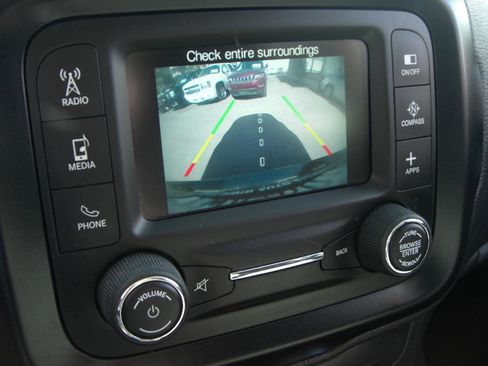 Used 2016 Jeep Renegade Latitude image 24