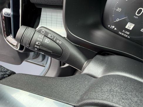 Used 2022 Volvo XC40 T5 Momentum AWD/4WD image 21