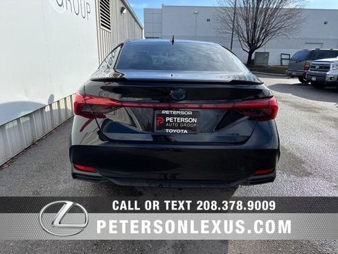 Used 2022 Toyota Avalon XSE image 4