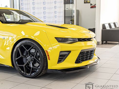 Used 2018 Chevrolet Camaro SS RWD image 4