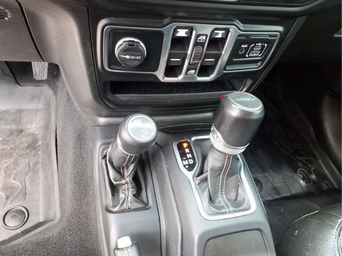 Used 2022 Jeep Gladiator Overland w/ Popular Equipment Package AWD/4WD image 27