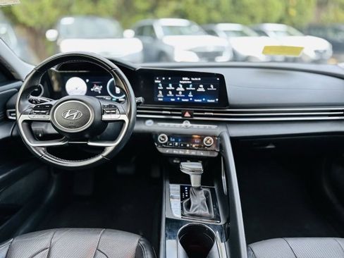 Used 2023 Hyundai Elantra Limited image 25