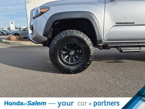 Used 2020 Toyota Tacoma TRD Off-Road image 8