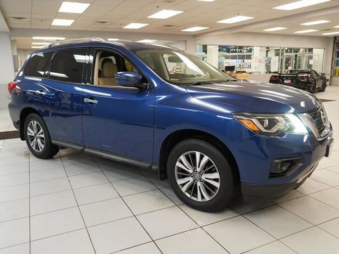Used 2019 Nissan Pathfinder SV image 13