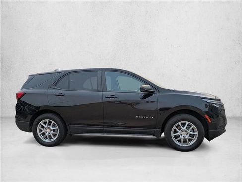 Used 2023 Chevrolet Equinox LS w/ LS Convenience Package AWD/4WD image 4