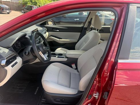 Used 2025 Nissan Altima 2.5 SV FWD image 27