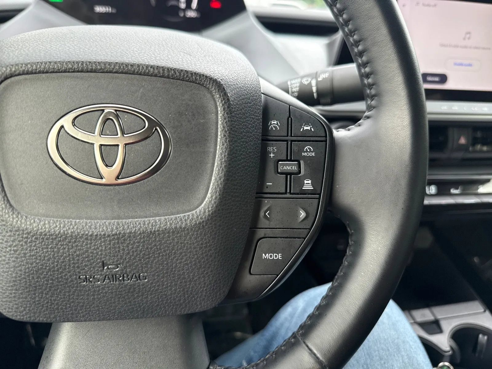 Used 2025 Toyota Prius LE FWD image 16
