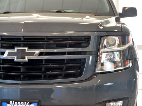 Used 2020 Chevrolet Suburban Premier AWD/4WD image 12