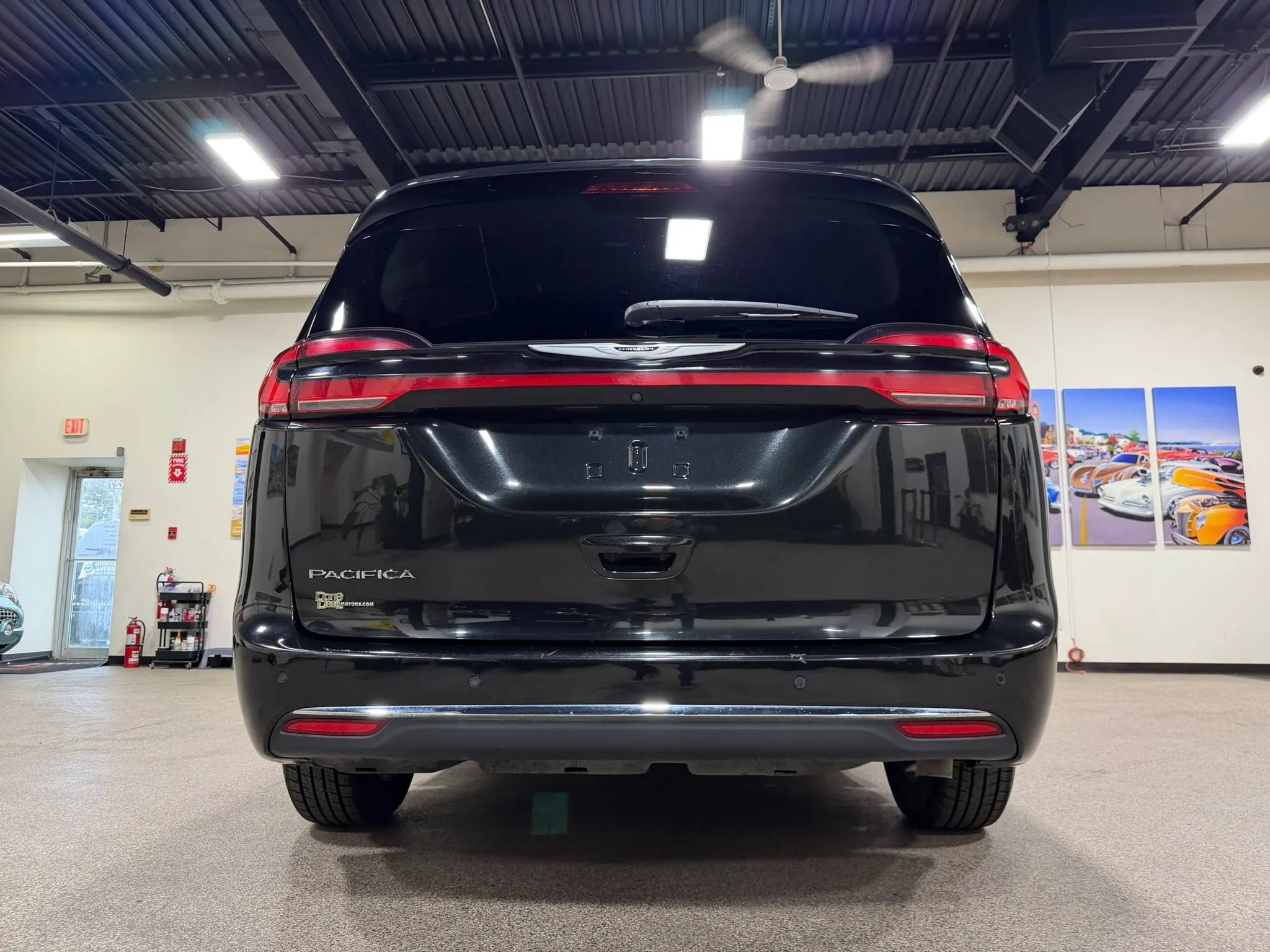 Used 2023 Chrysler Pacifica Touring-L FWD image 18