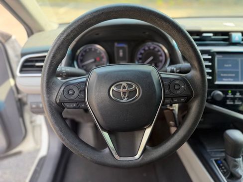 Used 2018 Toyota Camry LE FWD image 22