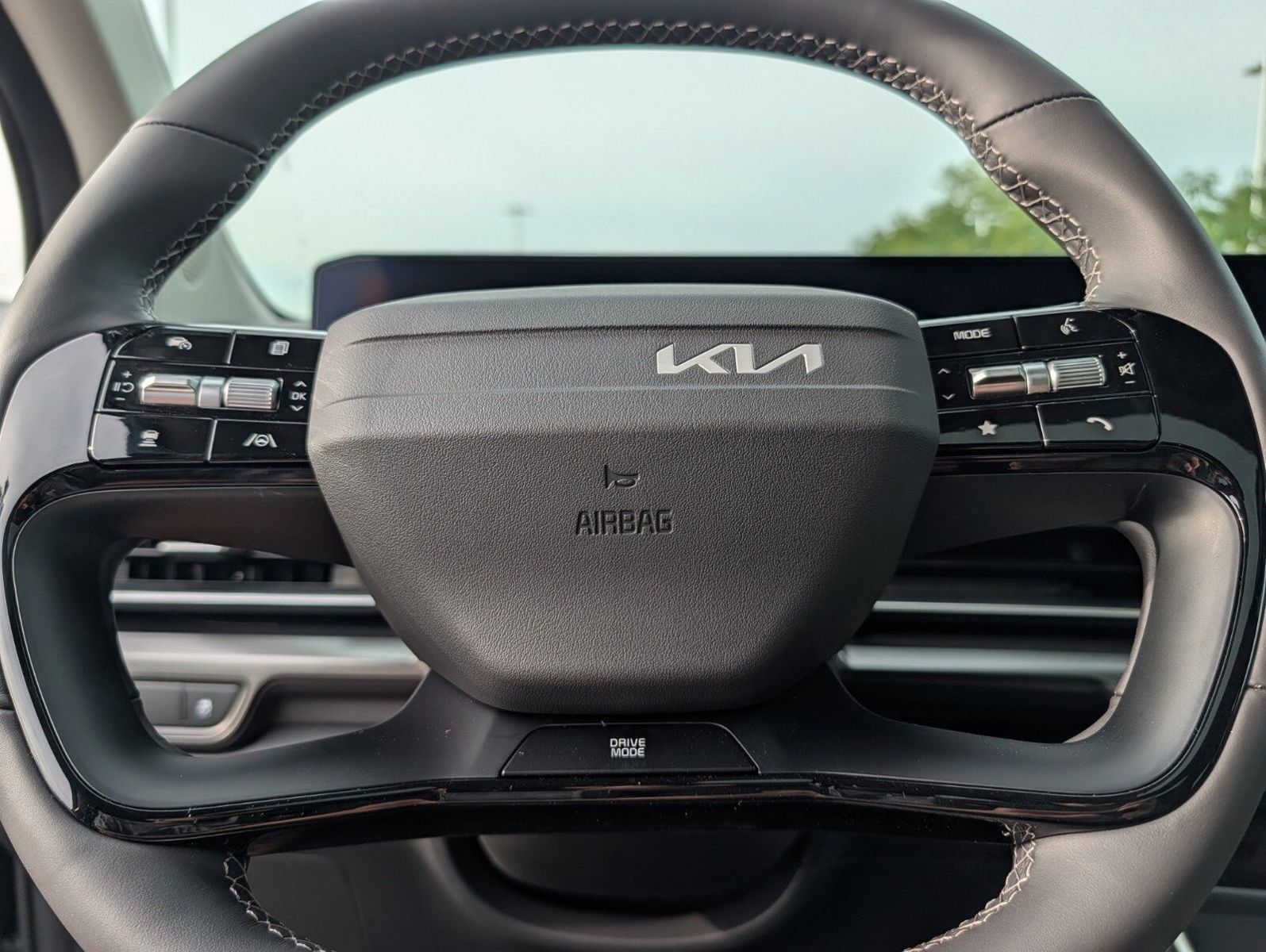 New 2027 Kia Carnival SX w/ Dark Edition Package FWD image 36